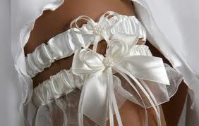 Подвязка невесты и обряд ее бросания