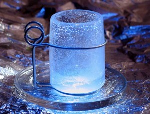 Свадебные украшения для зала: стаканчики изо льда на свадебный стол