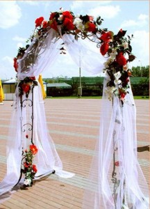 цветочная свадебная арка