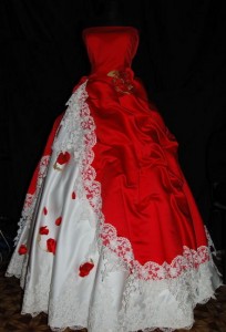 красно-белое свадебное платье
