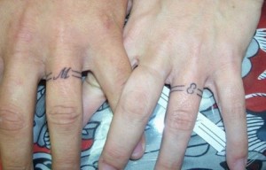 татуировки на пальцах