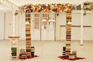 свадебная арка из книг