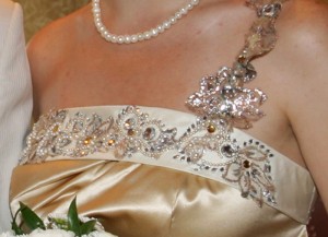 свадебное платье со стразами