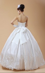 свадебное платье с бантом